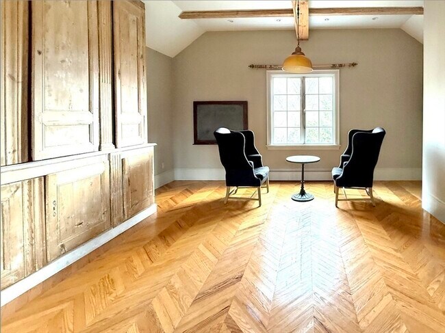 Building Photo - 918 Hale St