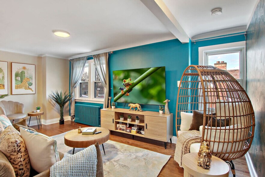 Building Photo - 3446 N Ozark Ave