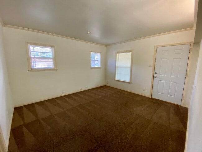 Building Photo - 3 bed 2.5 with awesome basement near Tech now available