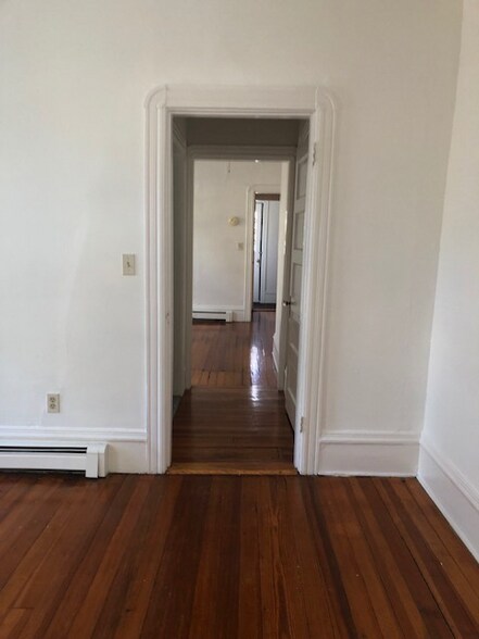 Building Photo - 154 Taber Ave