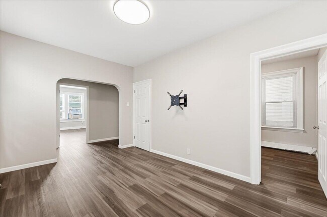Building Photo - 169 Zabriskie St