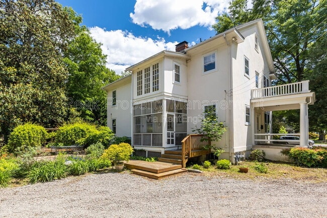 Building Photo - 1404 Wilmington Ave W