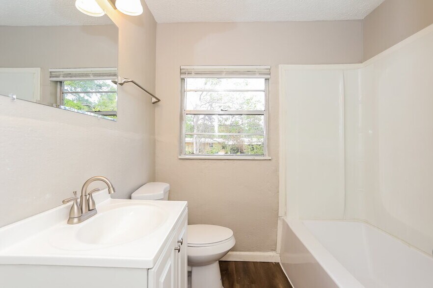 Building Photo - 5433 Matanzas Cir