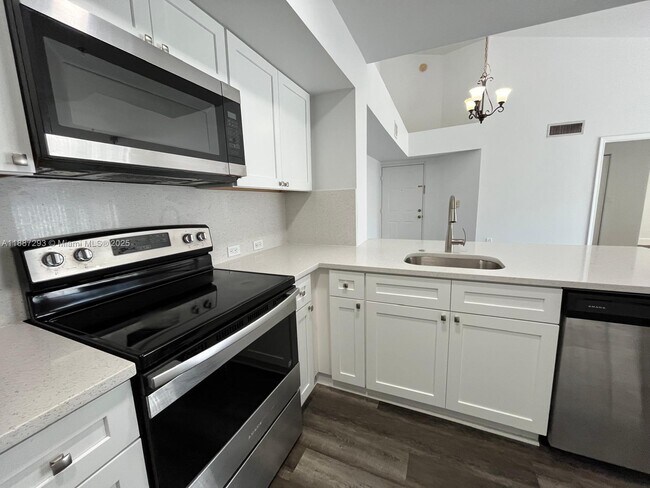 Building Photo - 655 SW 111th Way