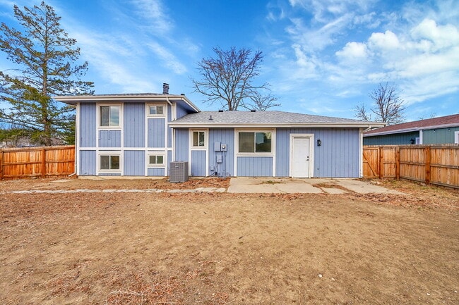 Building Photo - $2,195 - 3 Bed, 2 Bath Home in Loveland with Central AC and Fenced in Yard!