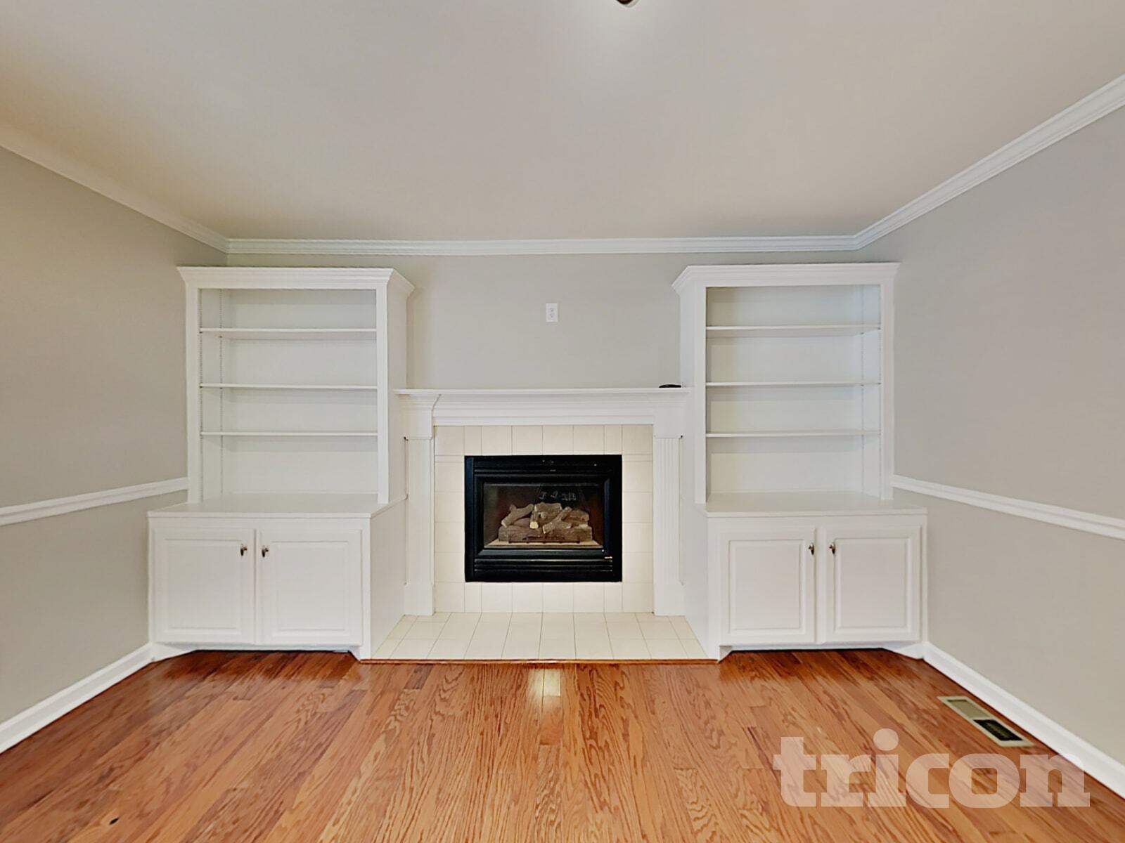 Building Photo - 229 Montclaire Cir