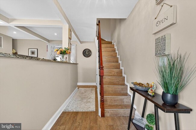 Building Photo - 426 Main St