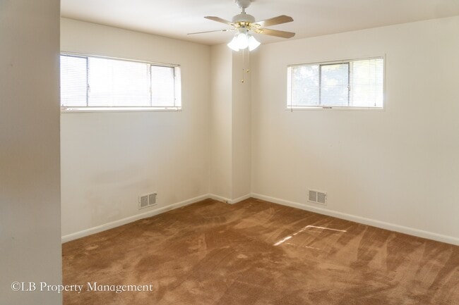 Building Photo - 1303 Lipan Dr