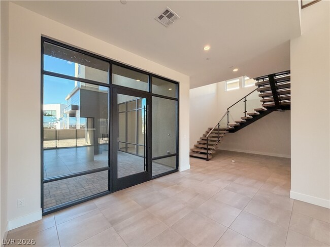 Building Photo - 10761 Canyon Bloom Dr