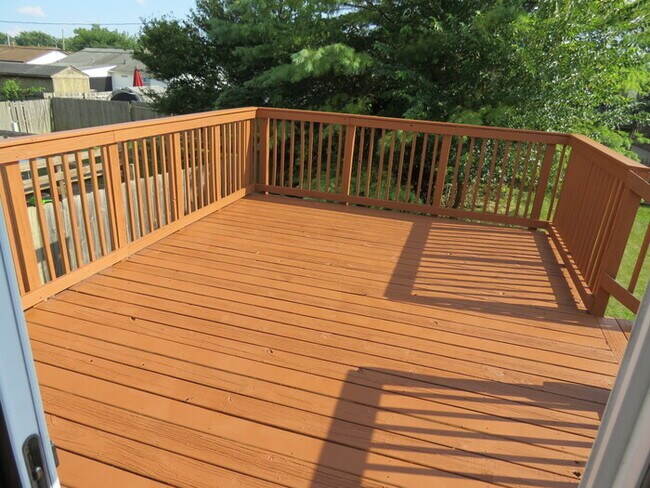 Building Photo - 857 Radbourne Dr