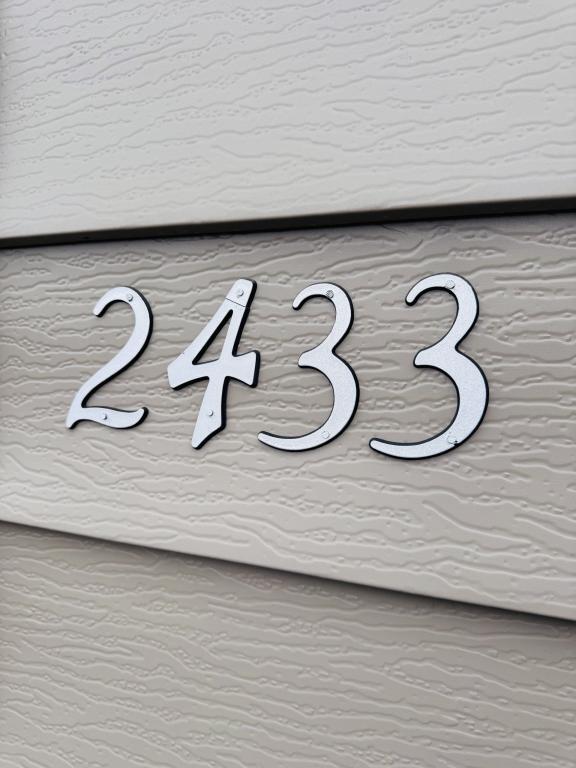 Building Photo - 2433 Sunlight Cir