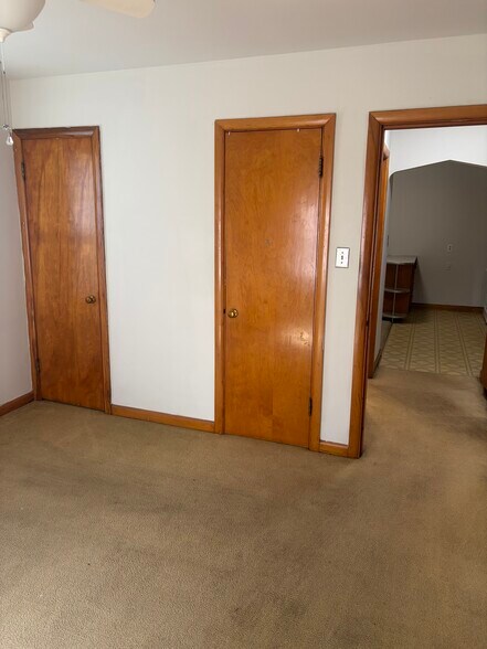 Building Photo - 218 W Florence Ave