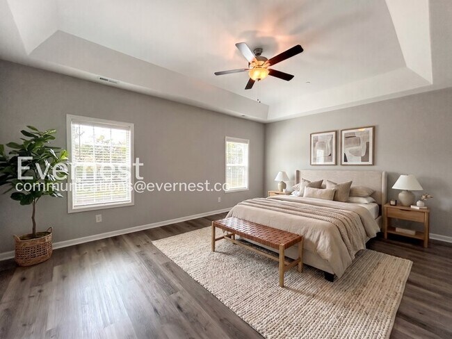 Building Photo - Limited Time Special Offer / 3 Bed/2 Bath Home with Garage / Pet-Friendly / Vouchers Accepted / A...