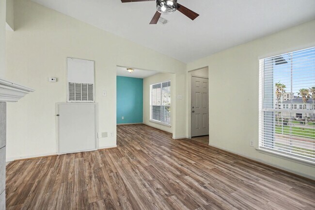 Building Photo - 3506 Cove View Blvd