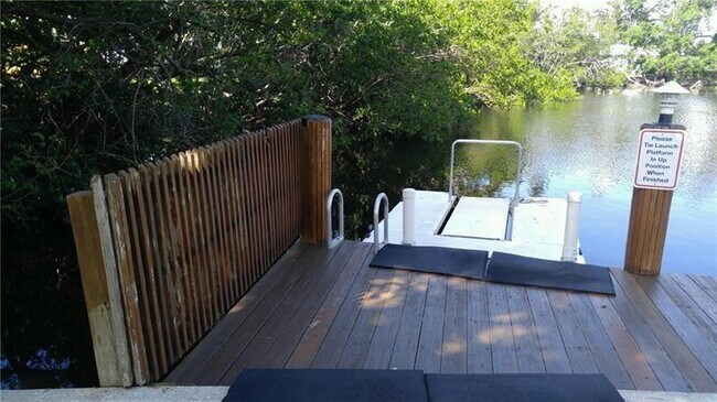 Building Photo - 1523 E Hillsboro Blvd