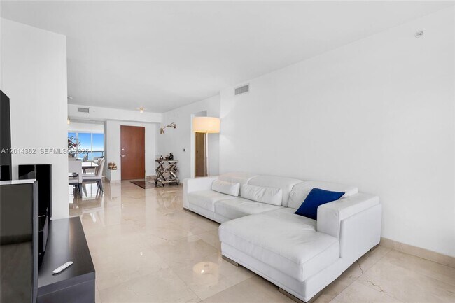 Building Photo - 6365 Collins Ave