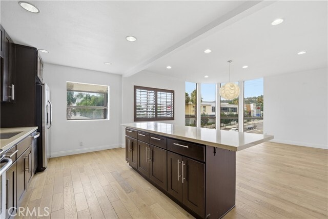 Building Photo - 14115 Moorpark St