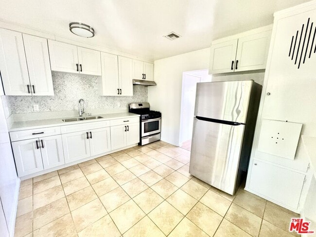 Building Photo - 3713 Selby Ave