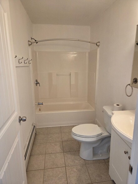 Bathroom - 622 Main St