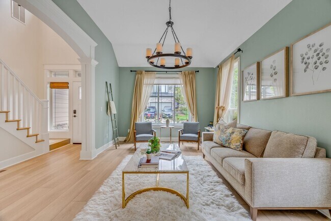 Building Photo - Stunning, spacious 4-bdrm/4-bath in Tigard. Fireplace, massive decks, next to nature