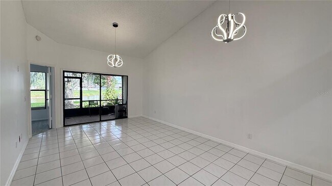 Building Photo - 72 Lakepointe Cir