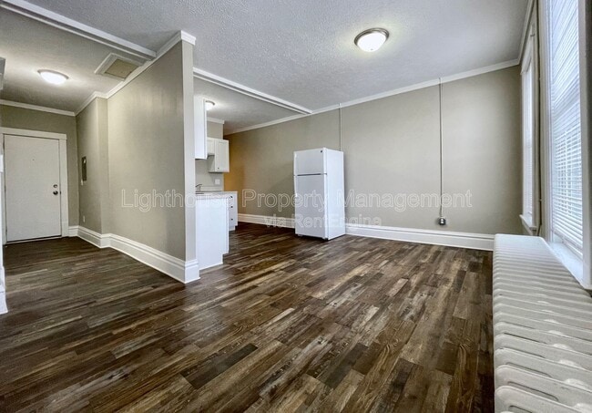 Building Photo - 1145 3rd St