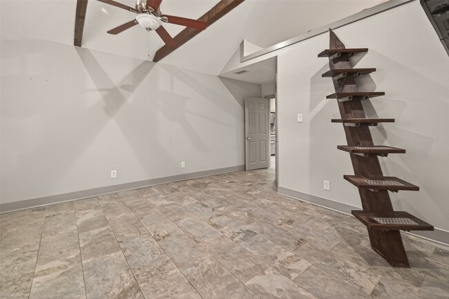 Building Photo - 717 W 30th St