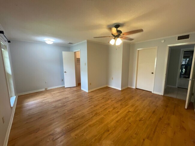 Building Photo - 4625 Vail St