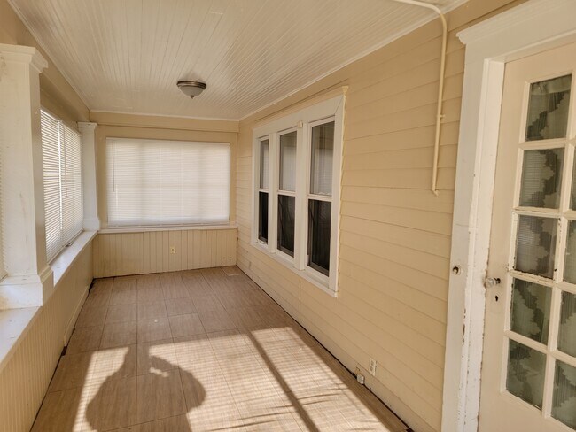 Building Photo - 1299 Sunrise Dr