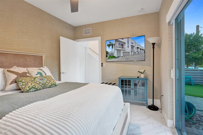 Building Photo - 1371 N Ocean Blvd