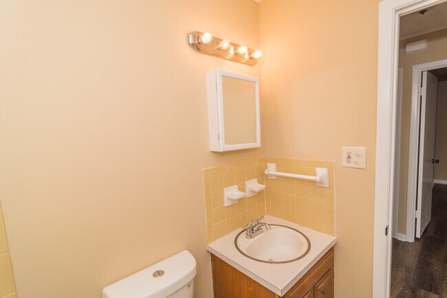 Building Photo - 705 June Dr