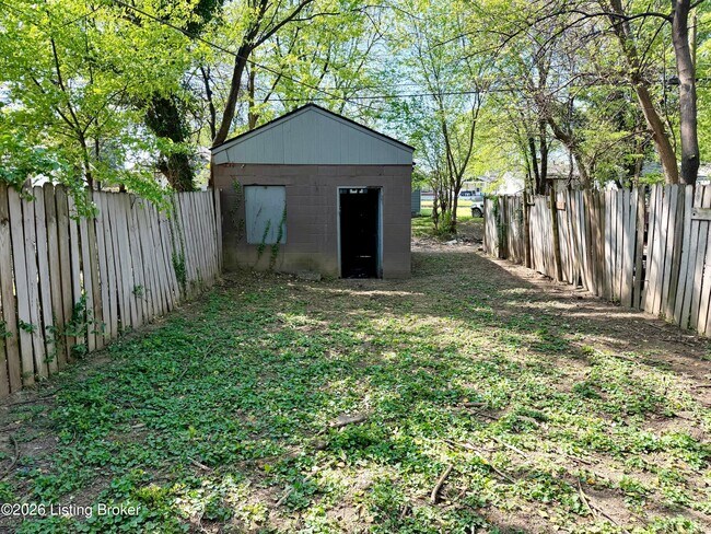 Building Photo - 1768 W Hill St