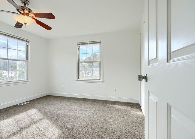 Building Photo - Updated End-of-Group Townhome with Finished Lower Level, Fenced Yard & Community Pool