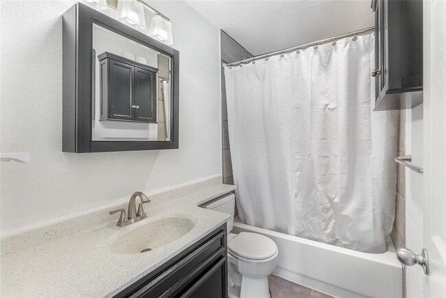 Building Photo - 1500 Woodlawn Blvd