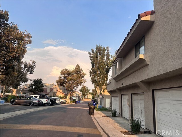 Building Photo - 9723 La Jolla Dr