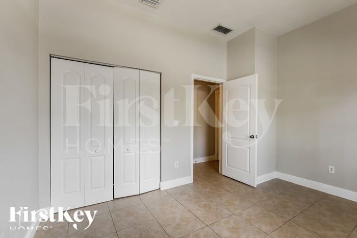 Building Photo - 1695 NE 37th Pl