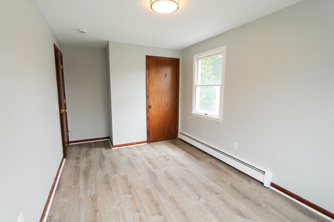 Building Photo - 17 Pinehurst Ave