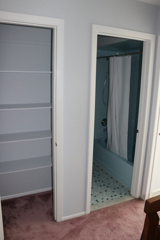 Building Photo - 17 Saxonney Cir