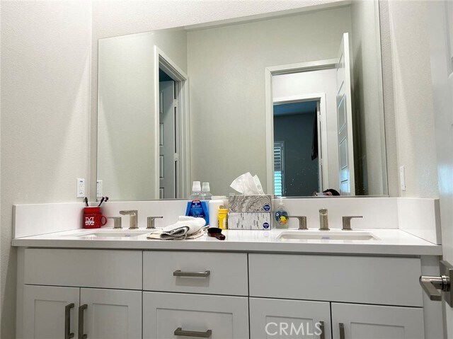 Building Photo - 109 Chorus