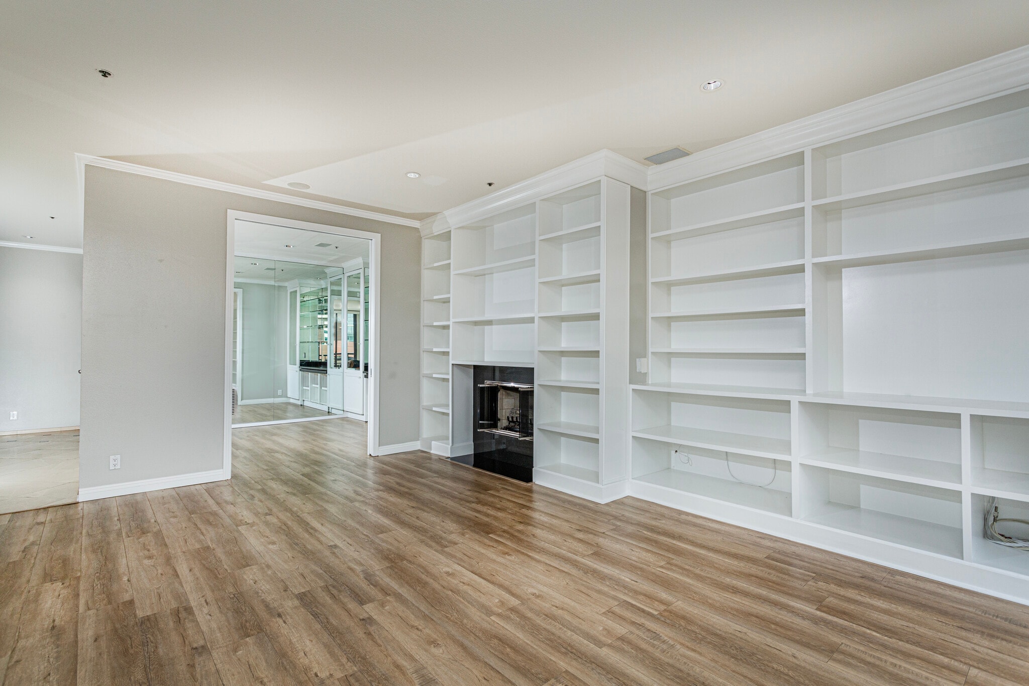 Entrance to 2nd bedroom - 700 Front St