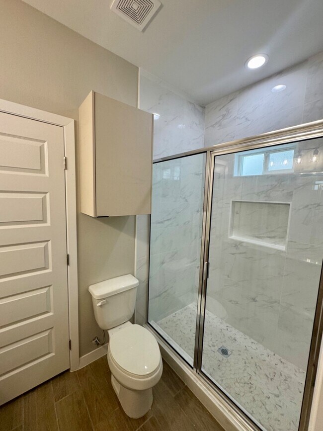 Building Photo - 617 N Delaware St