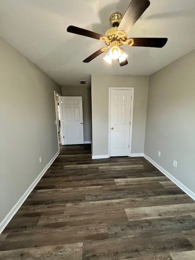 Building Photo - 820 Charles Ave