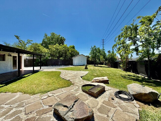 Building Photo - Update home available NOW