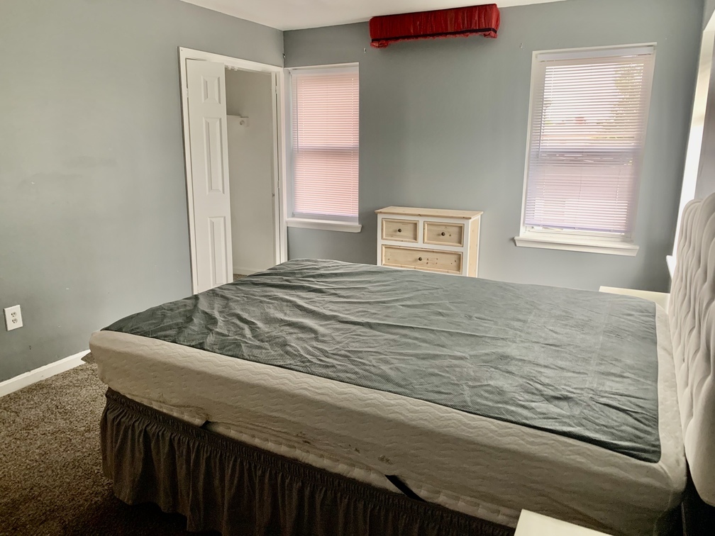 Large bedroom - bed not included - 509 Mosher St