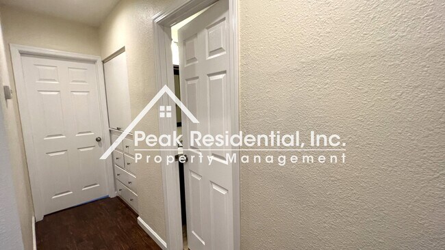 Building Photo - Very Nice 3bd/1ba House with 2 Car Garage