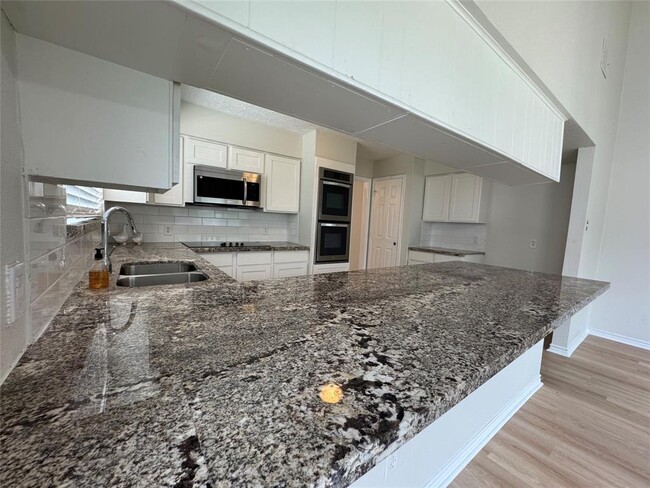 Building Photo - 22018 Elsinore Dr