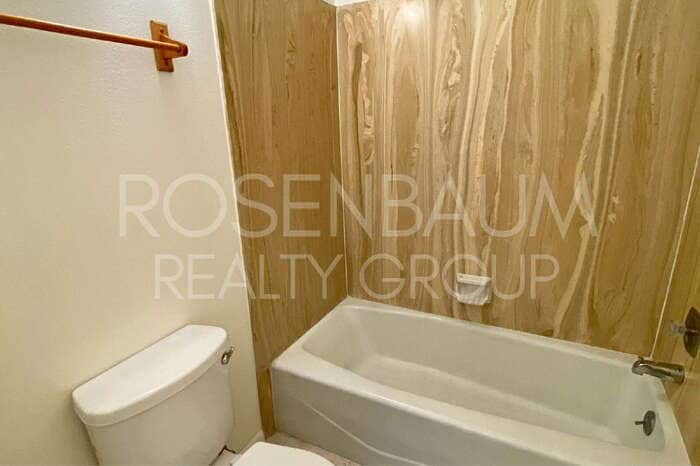 Building Photo - 2625 N Alvernon Way