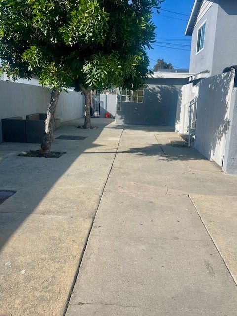 Building Photo - 1022 El Camino Dr