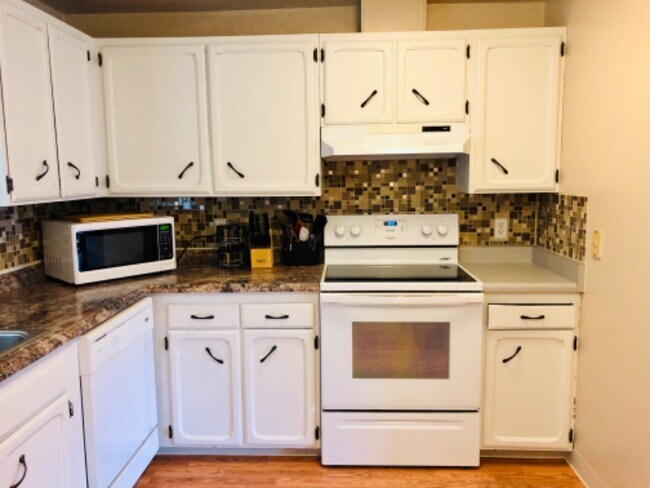 Building Photo - 342 E Dowling Rd