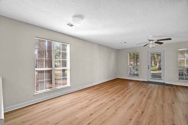Building Photo - 10 Porpoise St